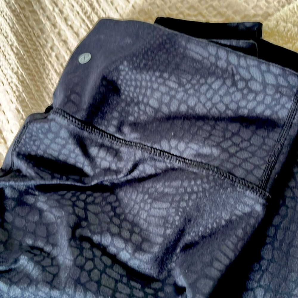 4 pairs of black leggings
